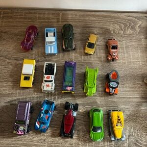 Lot of 15 hot wheels toy cars